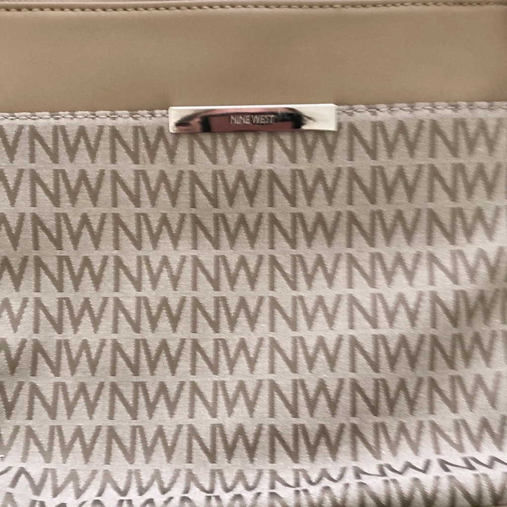 Nine West super cute smaller hand bag